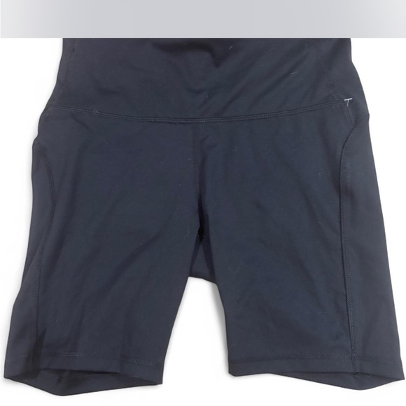 All in Motion Black Contour Curvy High-Waisted Bike Shorts Pockets - Picture 1 of 4